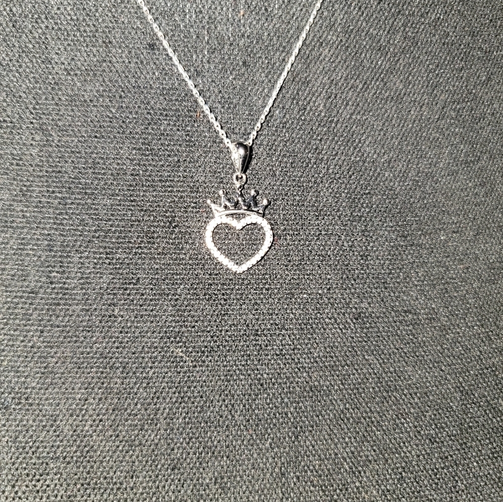 Elegant Silver Heart Pendant Necklace